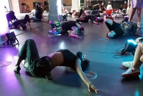 BAILAR, RECORDAR, RESISTIR